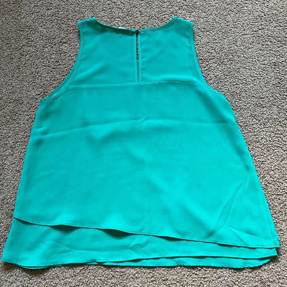 Green flowy tank top - Picture 2 of 2